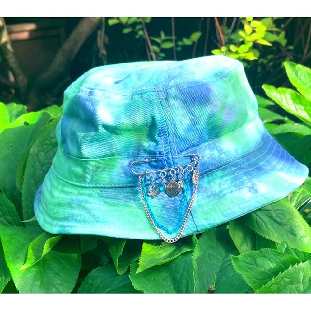 Tie-Dye Bucket Hat with Charms & Chain Accent Boho Summer Beachy Green Blue OS